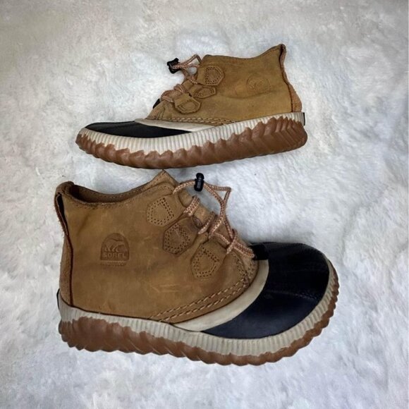 SOREL girls winter boots. Butter soft leather. Waterproof. Size 3 - Picture 3 of 6
